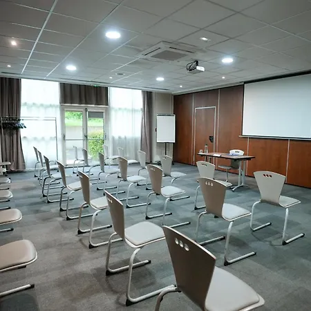 Hotell Campanile Paris Cdg Airport Villepinte 3*